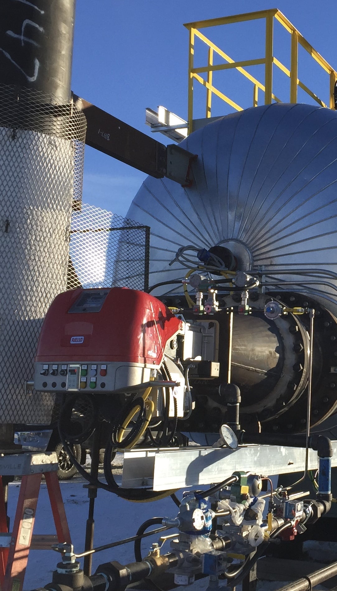 Riello RLS Dual Fuel Burner-
Oil Field Application