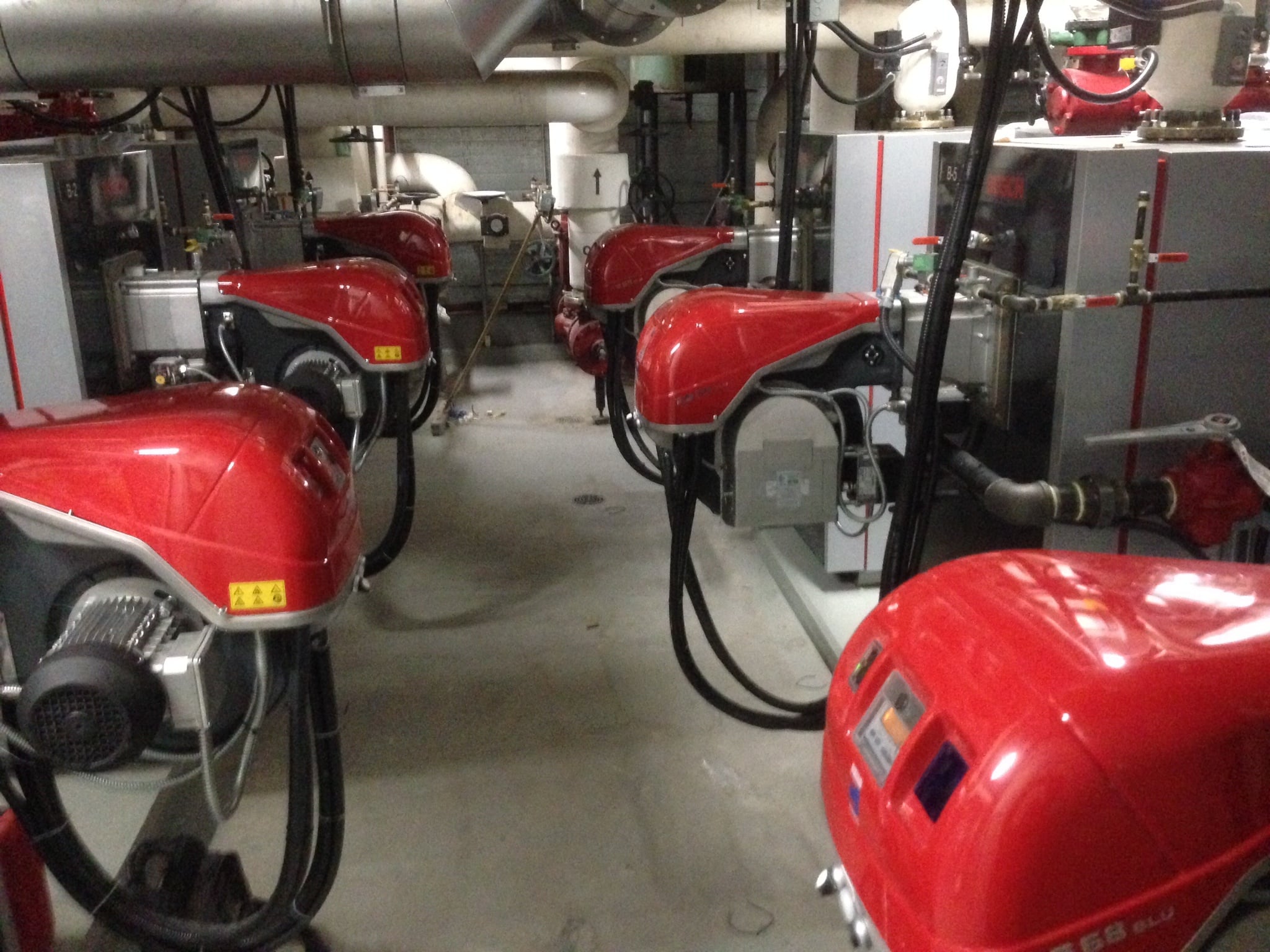 Shaw Court Retrofit-
6x Riello Condensing Boilers & 
Low-NOx Power Burners